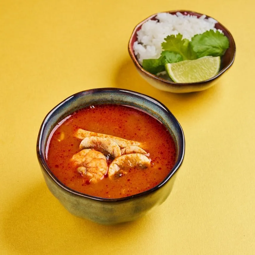 Dəniz məhsullu Tom Yam (tam porsiya)
