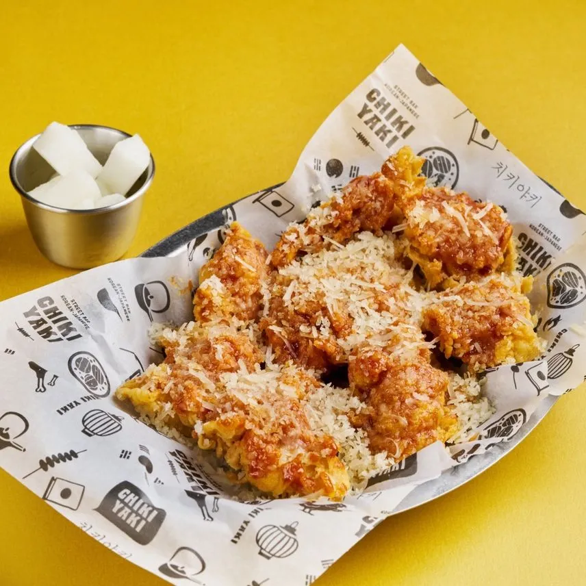 Parmezan ilə gochujang souslu toyuq
