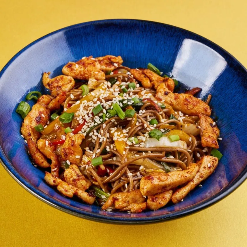 Padak souslu toyuq ilə soba
